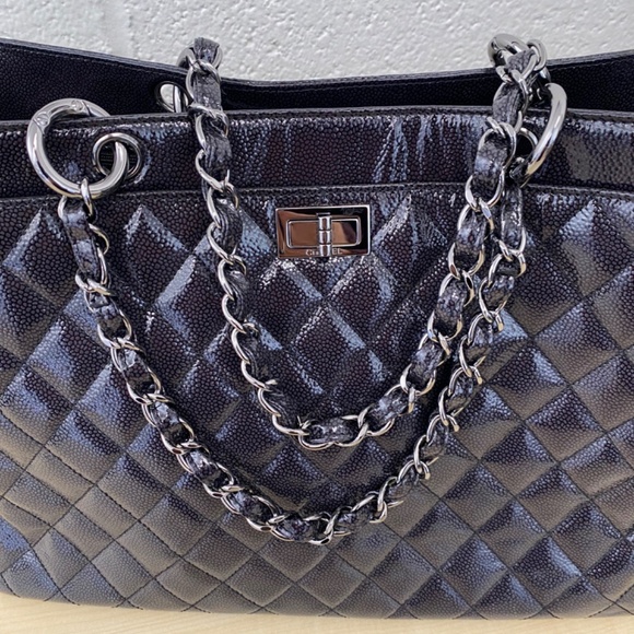 Chanel Reissue patent Caviar large tote bag. Sold - Picture 5 of 11